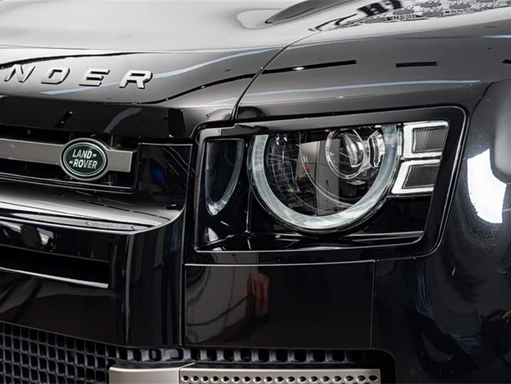 Land Rover Defender 2025 2025款 110 3.0T P400 X-Dynamic HSE