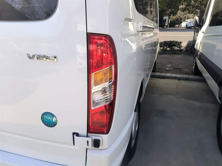 Maxus V80 2024 2024款 傲运通超值版 6MT 长轴中顶127Ps 6/7/8/9座