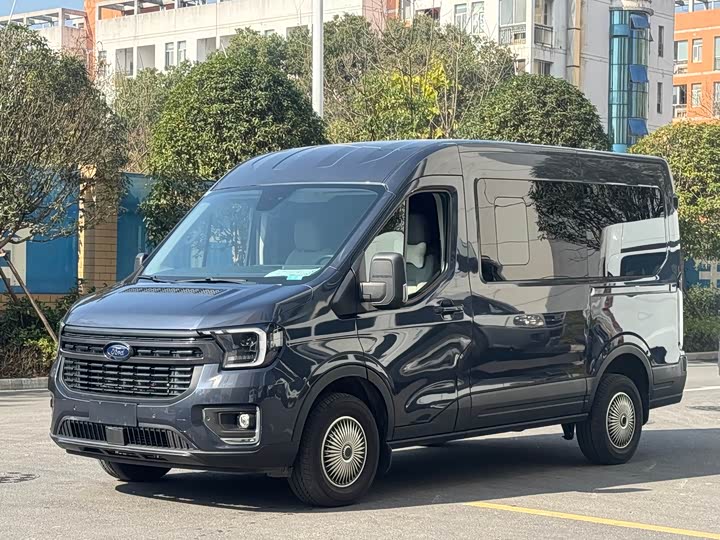 Ford Transit T8 2024 2024款 T8 2.3T柴油自动中轴中顶6座多功能版2/2/2