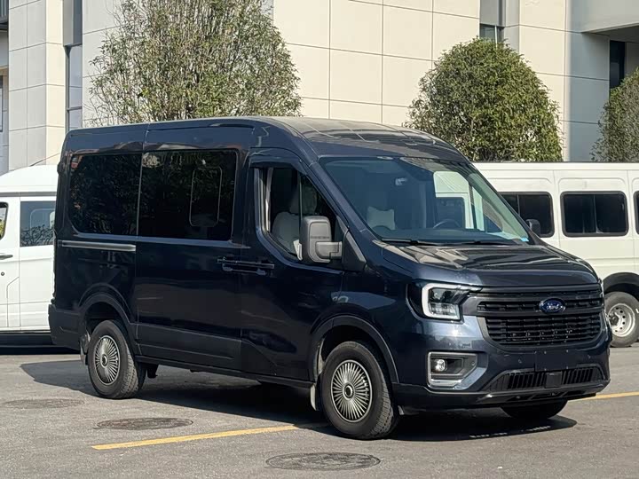 Ford Transit T8 2024 2024款 T8 2.3T柴油自动中轴中顶6座多功能版2/2/2