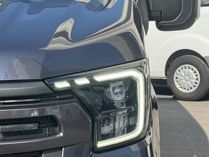 Ford Transit T8 2024 2024款 T8 2.3T柴油自动中轴中顶6座多功能版2/2/2