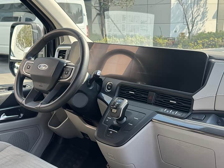 Ford Transit T8 2024 2024款 T8 2.3T柴油自动中轴中顶6座多功能版2/2/2