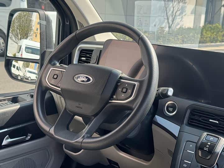 Ford Transit T8 2024 2024款 T8 2.3T柴油自动中轴中顶6座多功能版2/2/2
