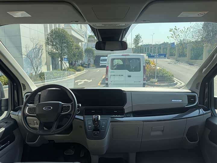 Ford Transit T8 2024 2024款 T8 2.3T柴油自动中轴中顶6座多功能版2/2/2