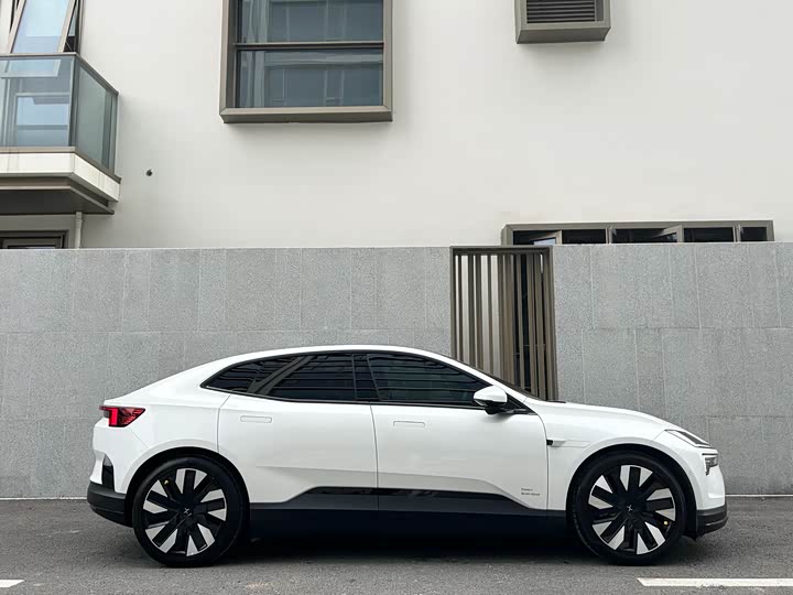 Polestar 4 2023 2023款 单电机标准续航PLUS
