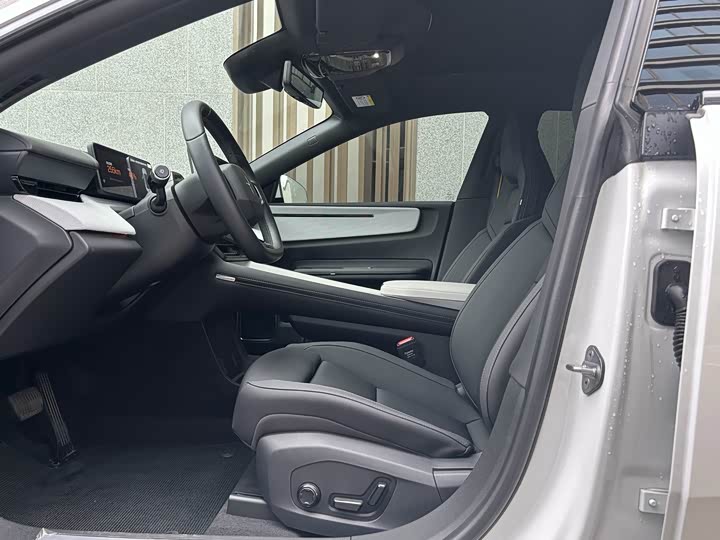 Polestar 4 2023 2023款 单电机标准续航PLUS