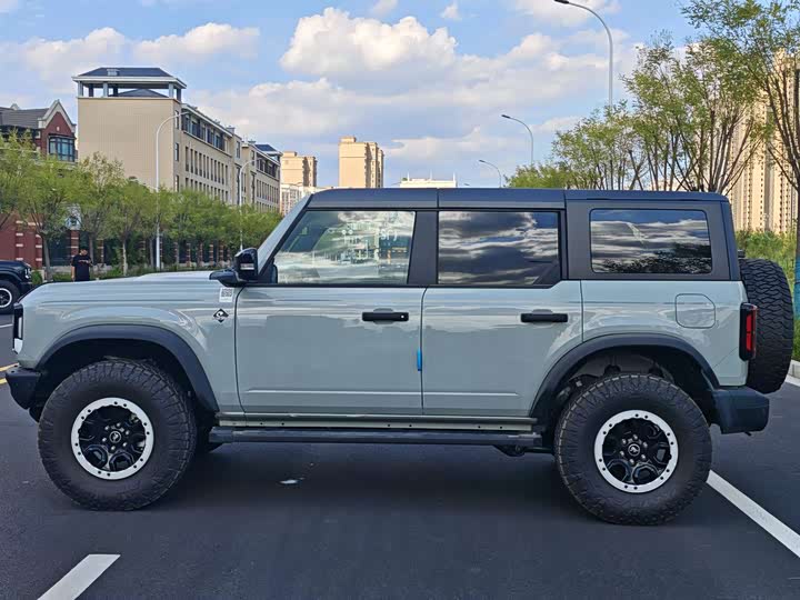 Ford Bronco 2024 2024款 2.3T 长滩大脚越野版