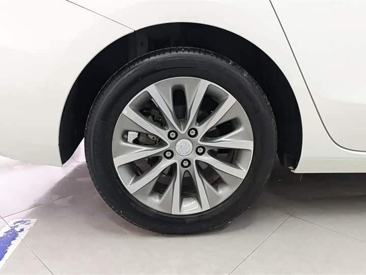 Buick GL6 2021 2021款 323T 轻混动互联豪华型