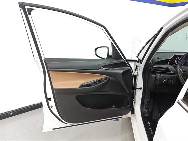 Buick GL6 2021 2021款 323T 轻混动互联豪华型