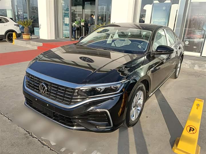 2025 Volkswagen Passat Hybrid