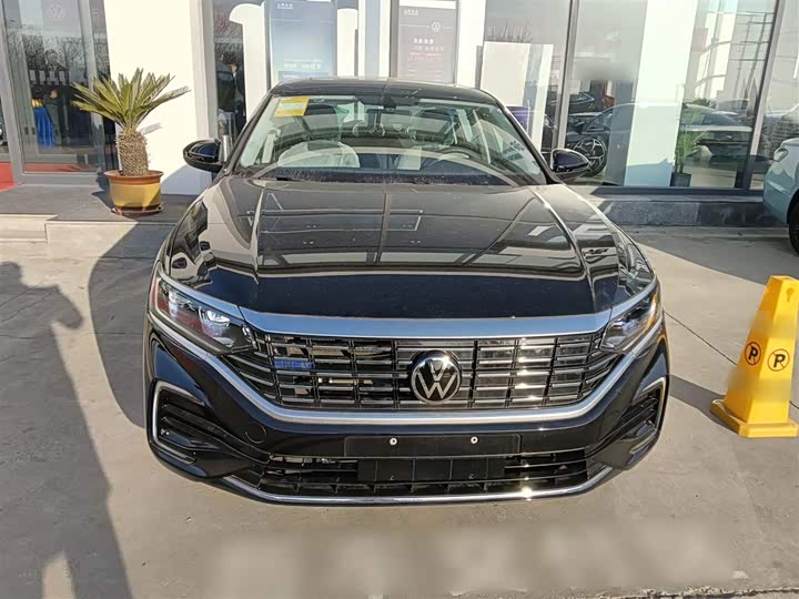 2025 Volkswagen Passat Hybrid