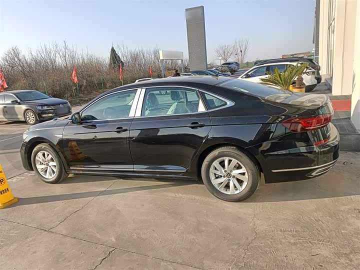 2025 Volkswagen Passat Hybrid