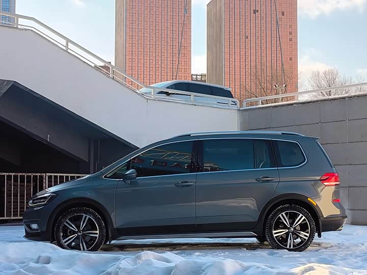 Volkswagen Touran L 2021 2021款 途安L 280TSI DSG拓界版 6座