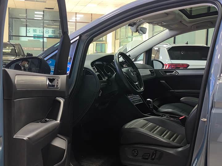 Volkswagen Touran L 2021 2021款 途安L 280TSI DSG拓界版 6座