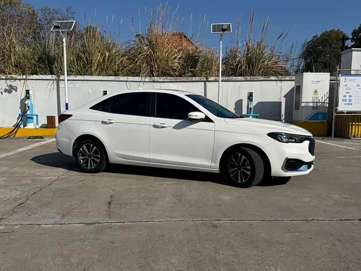 Ford Escort 2021 2021款 1.5L 自动钻石版