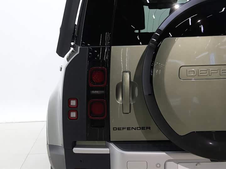 Land Rover Defender 2024 2024款 110 3.0T P400 暗黑特别版
