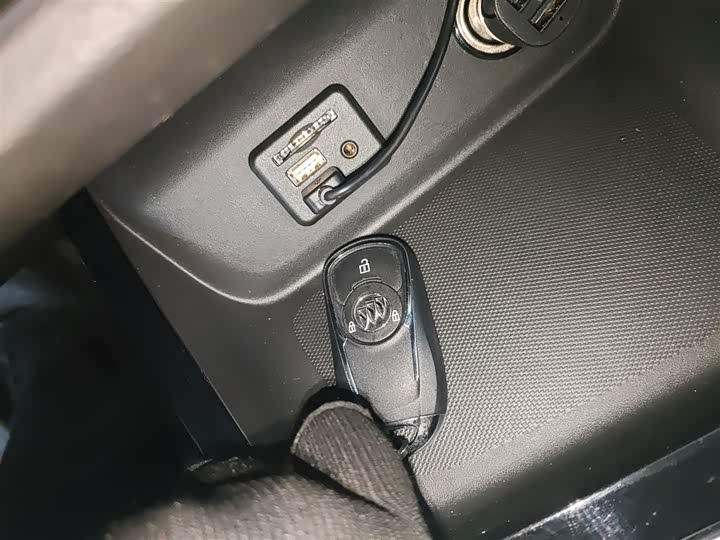 Buick GL6 2021 2021款 323T 轻混动互联豪华型