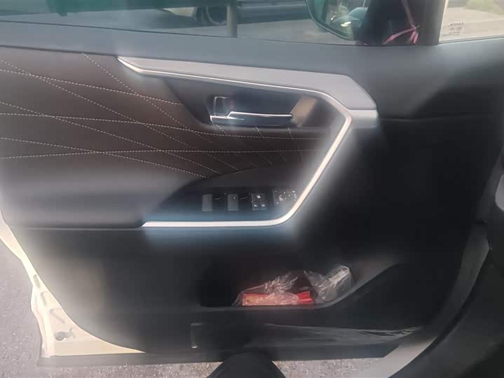 Toyota RAV4 2024 2024款 2.0L CVT两驱风尚Plus版