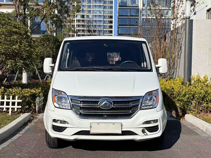 Maxus V80 2023 2023款 2.0T PLUS AMT城市版短轴超低顶5/6座