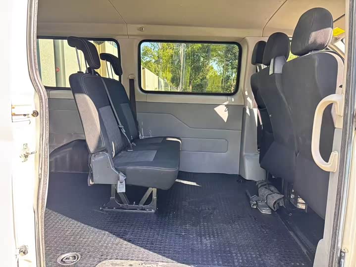 Maxus V80 2023 2023款 2.0T PLUS AMT城市版短轴超低顶5/6座