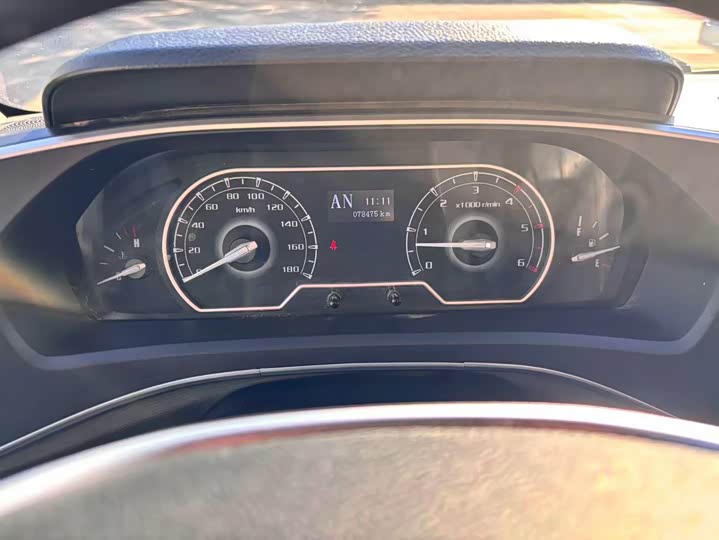 Maxus V80 2023 2023款 2.0T PLUS AMT城市版短轴超低顶5/6座