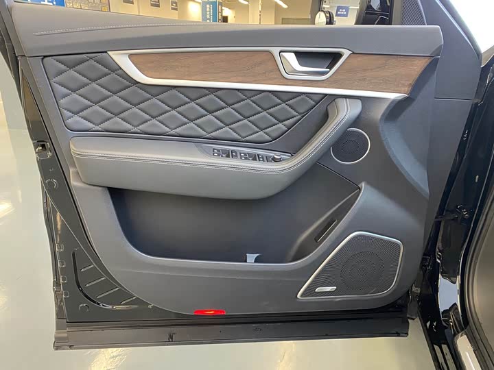 Hongqi HS7 2022 2022款 2.0T DCT两驱智联旗享版 五座