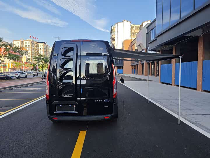 Ford Transit 2021 2021款 2.0T汽油自动高级营运商旅型中轴中顶7座国VI