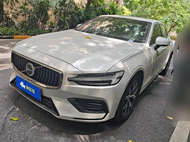 Volvo S60 2025 2025款 B4 智逸豪华版