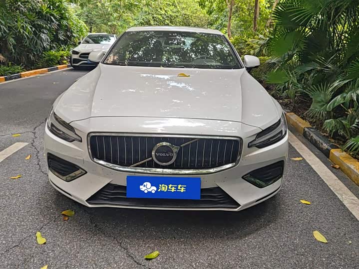 Volvo S60 2025 2025款 B4 智逸豪华版