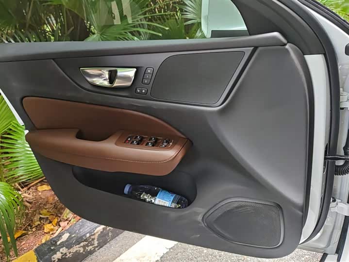 Volvo S60 2025 2025款 B4 智逸豪华版