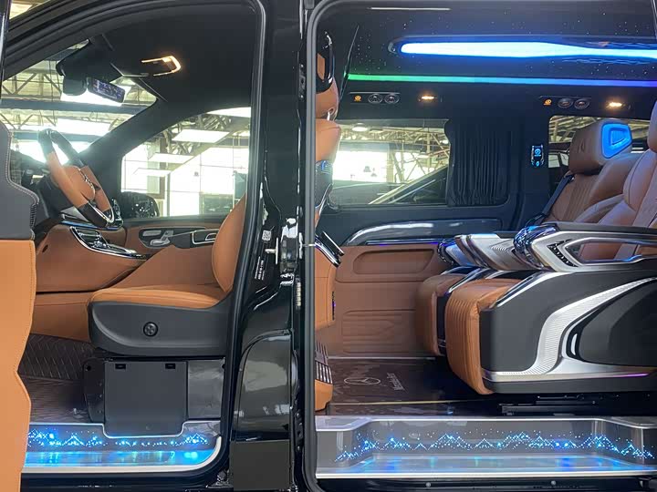 Mercedes-Benz Vito 2024 2024款 2.0T 商务版 7座