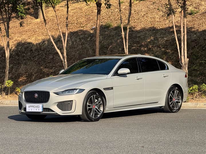 Jaguar XE L 2024 2024款 2.0T 250PS R-DYNAMIC S耀黑运动版