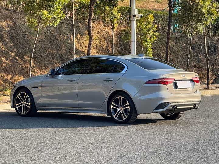 Jaguar XE L 2024 2024款 2.0T 250PS R-DYNAMIC S耀黑运动版