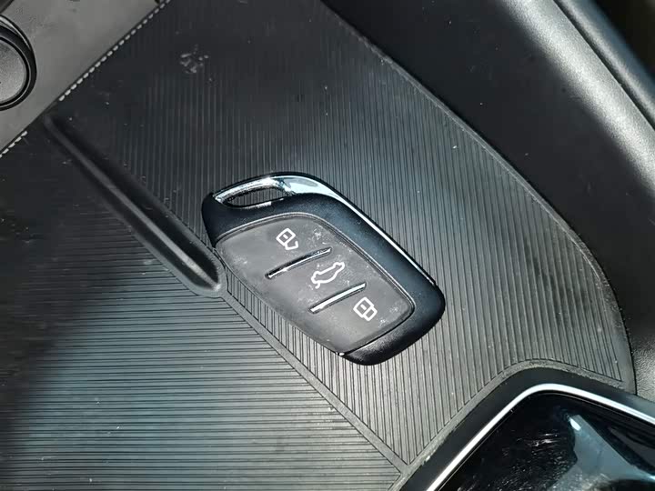 MG Motor 5 2025 2025款 300TGI 全球旗舰版