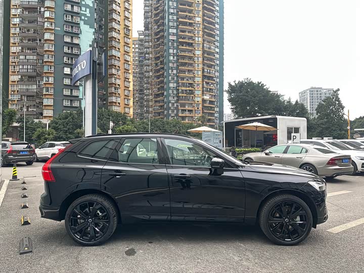 Volvo XC60 Hybrid 2025 2025款 插电式混动 长续航四驱智远极夜黑版