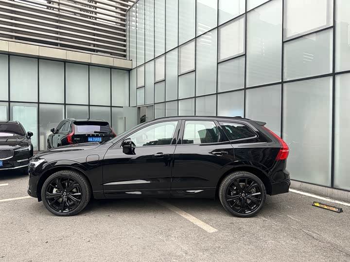 Volvo XC60 Hybrid 2025 2025款 插电式混动 长续航四驱智远极夜黑版