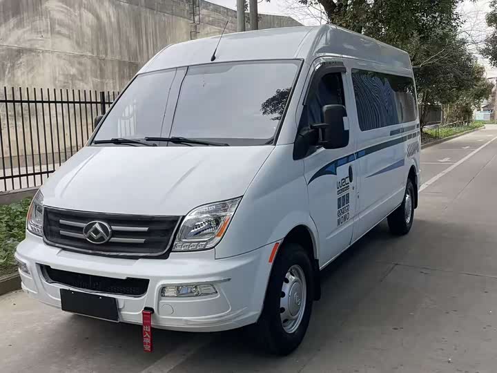 Maxus V80 2023 2023款 2.0T AMT经典傲运通长轴中顶6/7/8/9座