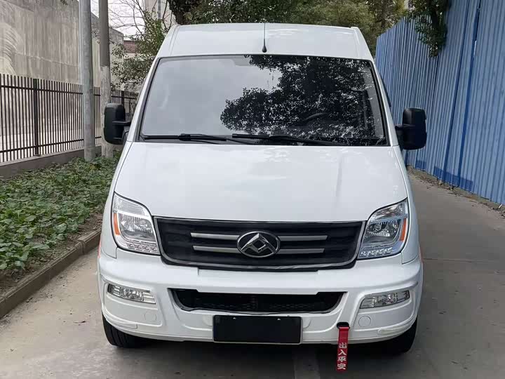 Maxus V80 2023 2023款 2.0T AMT经典傲运通长轴中顶6/7/8/9座