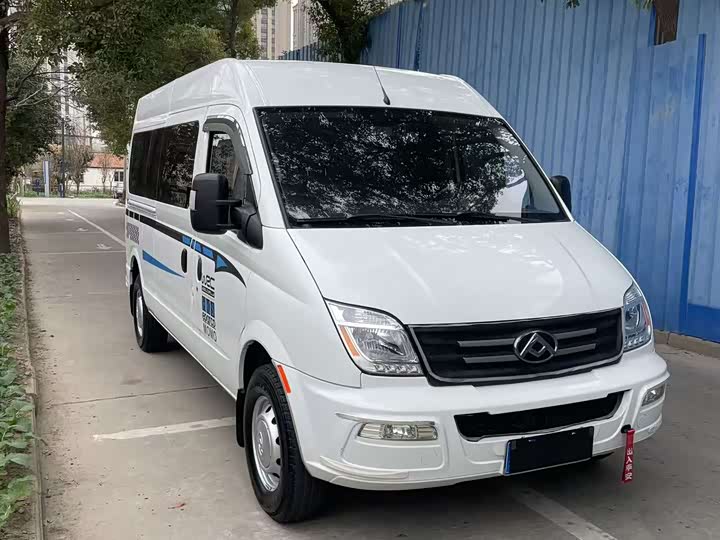 Maxus V80 2023 2023款 2.0T AMT经典傲运通长轴中顶6/7/8/9座
