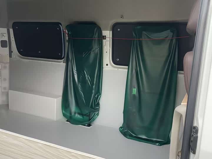 Maxus V80 2023 2023款 2.0T AMT经典傲运通长轴中顶6/7/8/9座