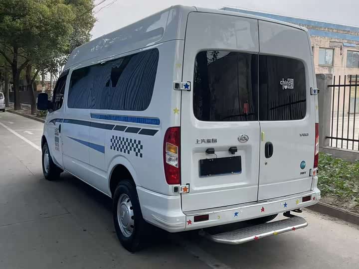 Maxus V80 2023 2023款 2.0T AMT经典傲运通长轴中顶6/7/8/9座