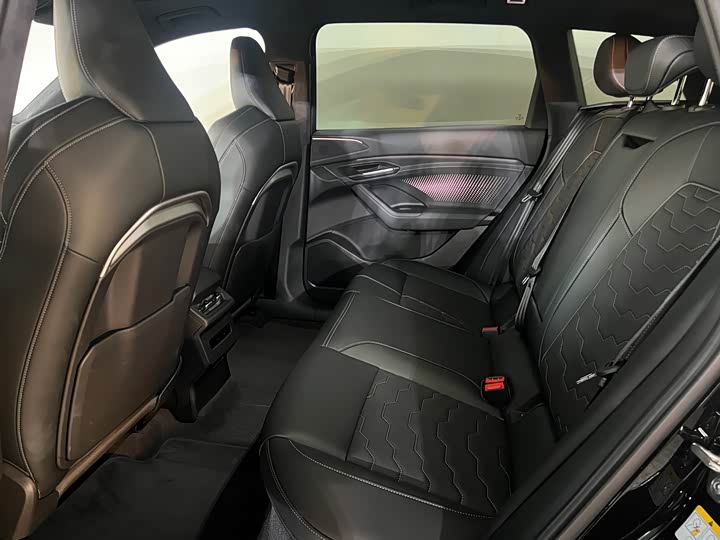 Audi Q6L e-tron 2026 2026款 首发领航版