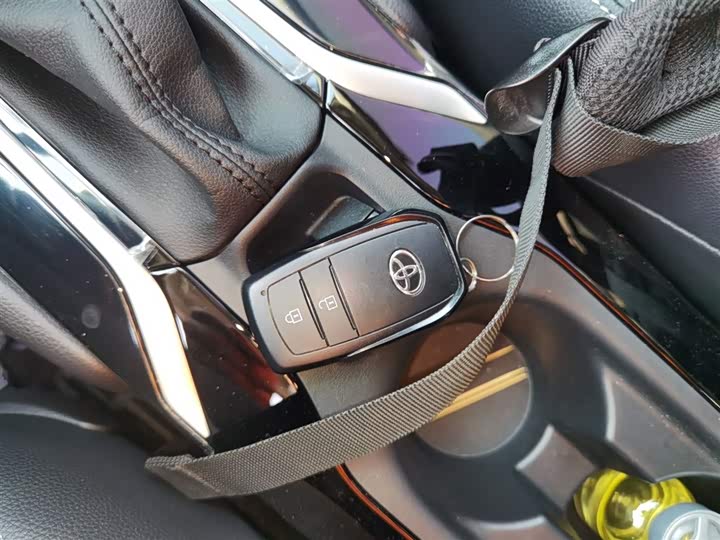 Toyota Frontlander 2024 2024款 2.0L 智能电混双擎 豪华版