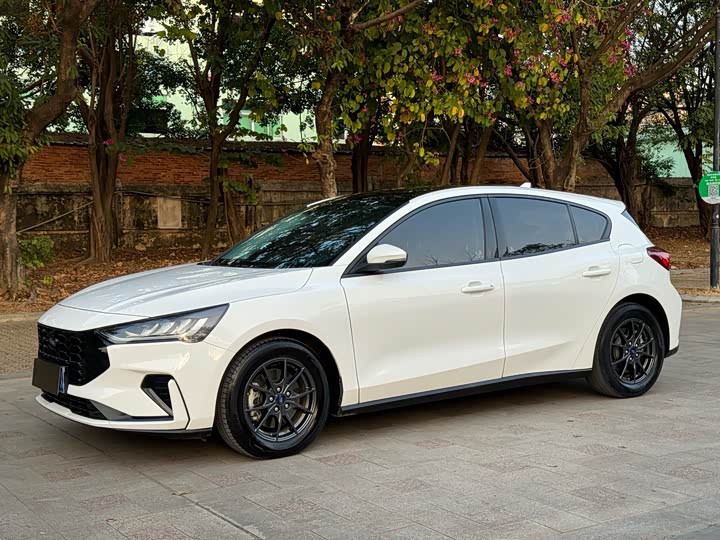 Ford Focus 2022 2022款 两厢 EcoBoost 180 自动竞速版