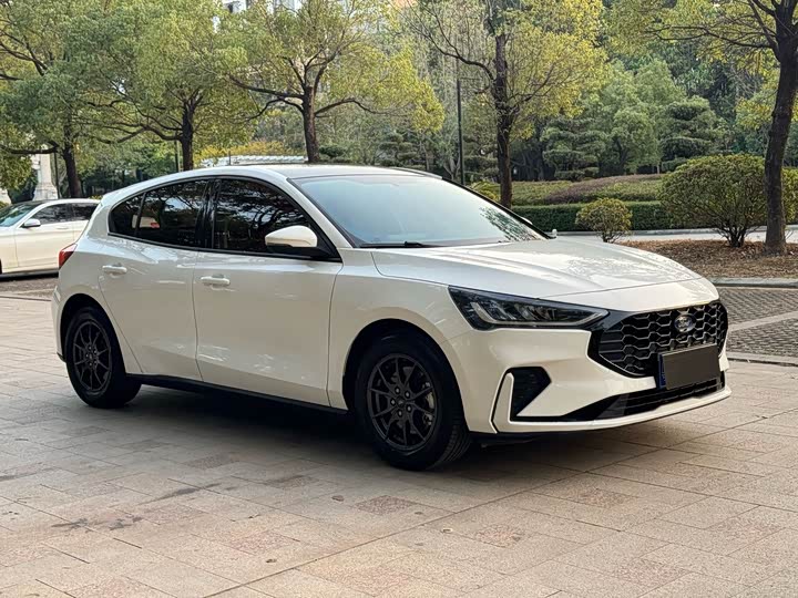 Ford Focus 2022 2022款 两厢 EcoBoost 180 自动竞速版