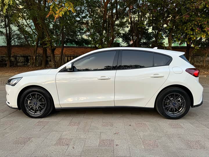 Ford Focus 2022 2022款 两厢 EcoBoost 180 自动竞速版