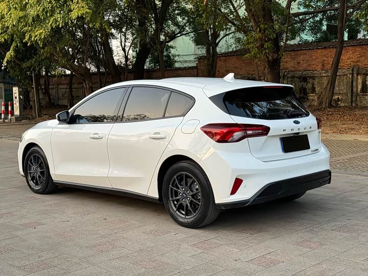 Ford Focus 2022 2022款 两厢 EcoBoost 180 自动竞速版