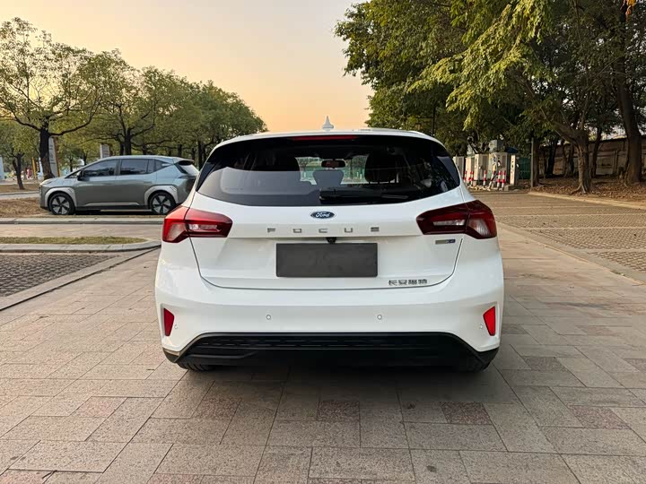Ford Focus 2022 2022款 两厢 EcoBoost 180 自动竞速版