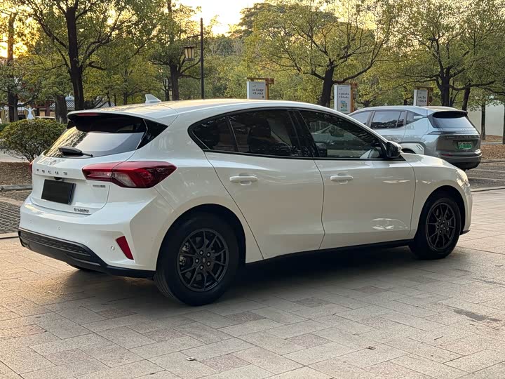 Ford Focus 2022 2022款 两厢 EcoBoost 180 自动竞速版