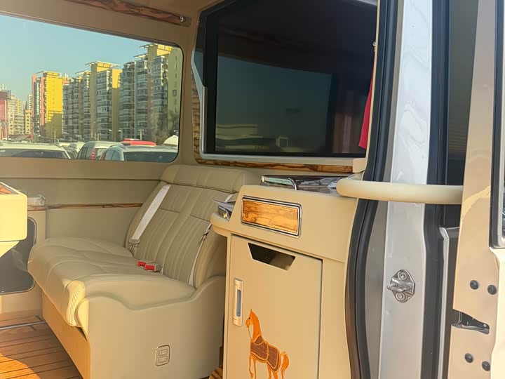 Hongqi Guoyue 2024 2024款 3.0T 旗舰版 17座